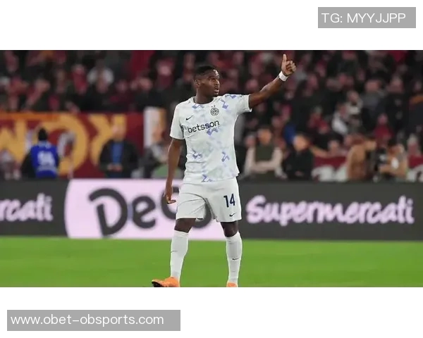 法国队球探现场考察国米前锋博尼关注罗马对国米的精彩对决 法国队球探现场考察国米前锋博尼关注罗马对国米的精彩对决