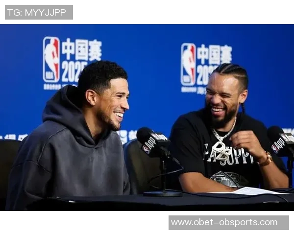 布克谈球队氛围:每天进步心态教练支持让我们乐在其中 布克谈球队氛围:每天进步心态教练支持让我们乐在其中