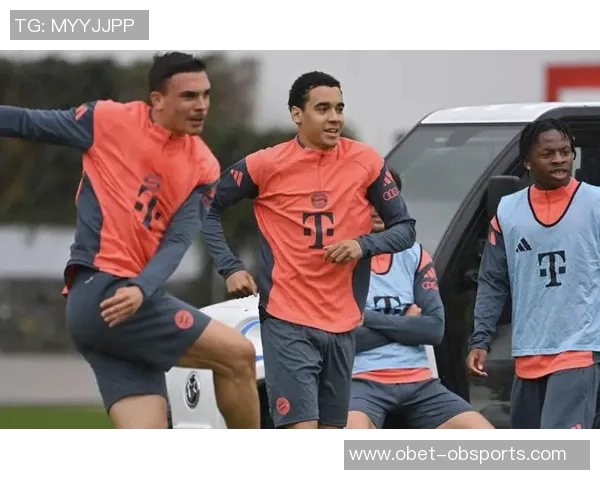 卡尔伤情恢复回归训练拜仁全队仅穆西亚拉缺席合练